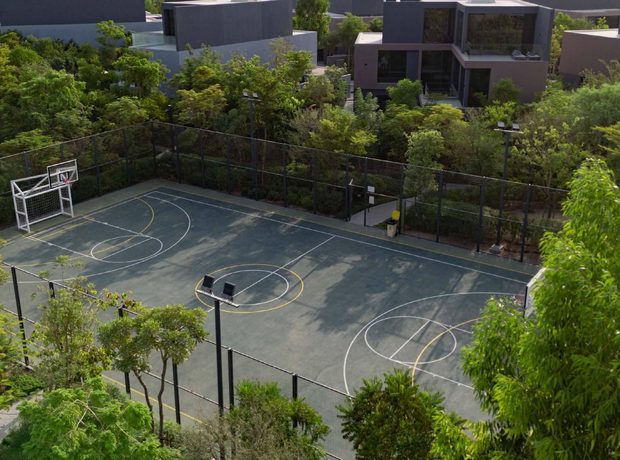 Basketball and padel courts